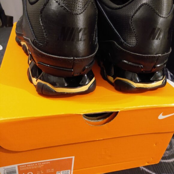 Nike sneakers size 10 - Picture 4 of 7